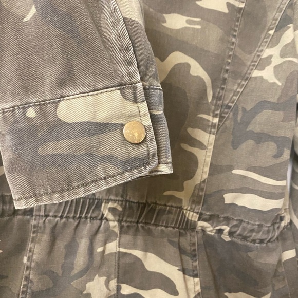 Charlotte Russe Camo Jacket Women’s Size Medium - Picture 13 of 16